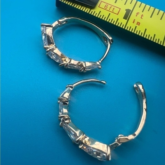 ✨ Gold Plated Hoop Earrings with Pear-Shaped White Stones Classic Sparkle Hoops - Picture 11 of 11